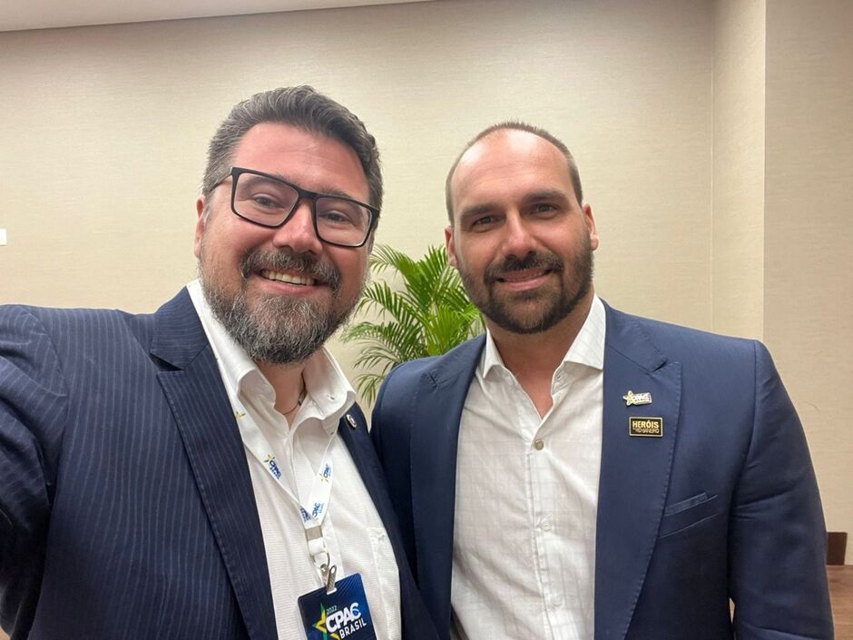 Inspirada na 1ª Emenda dos EUA, PEC da liberdade de expressão de Pollon recebe apoio de Eduardo Bolsonaro