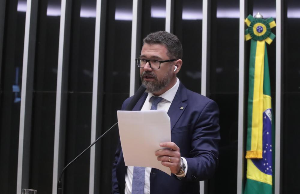 Pollon apresenta PEC para garantir a liberdade de expressão como direito absoluto no Brasil